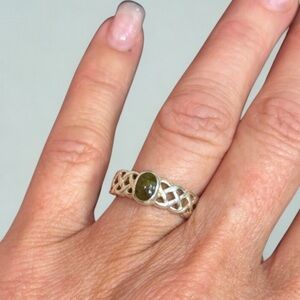 Elegant Celtic Sterling Silver 925 Green Labradorite wedding Ring - size 8